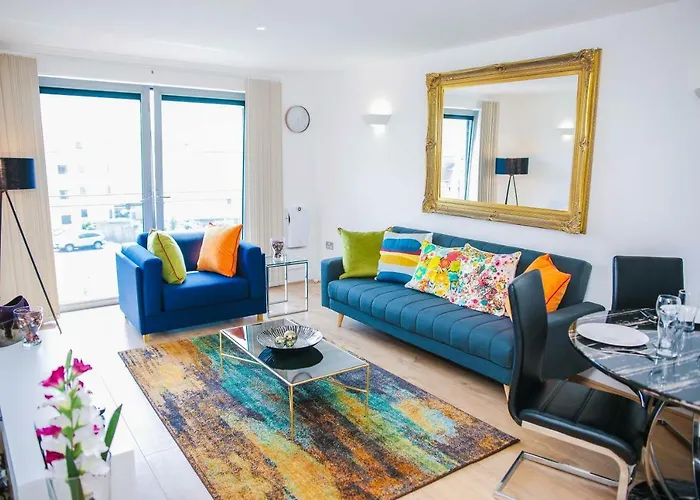 Riverside 2 Bed Apartment