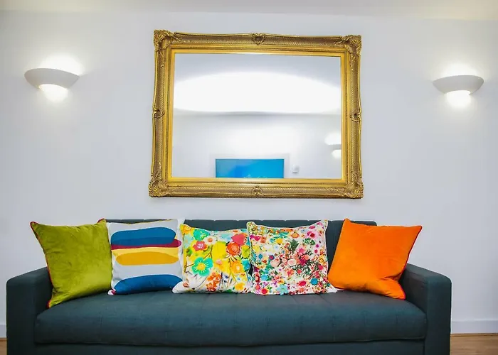 Riverside 2 Bed Apartment