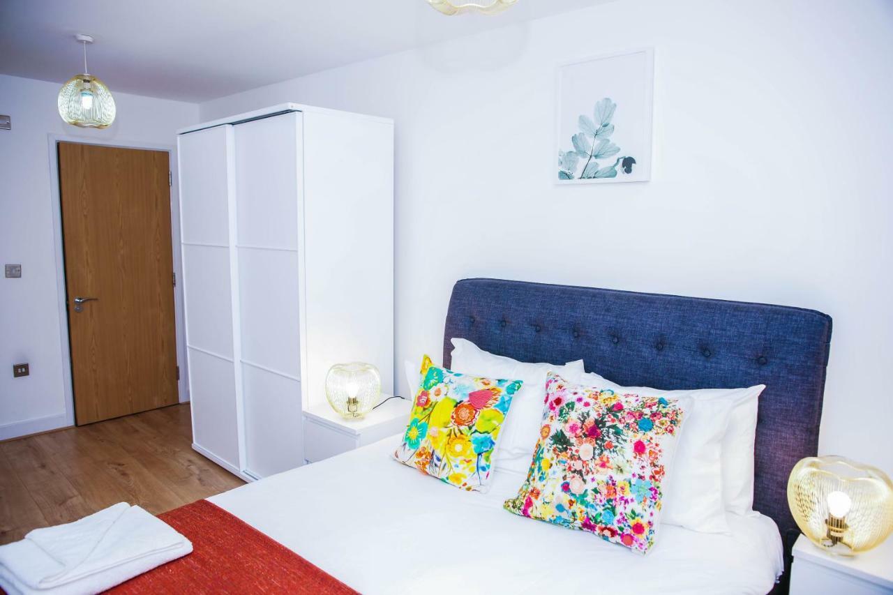Apartment Riverside 2 Bed London