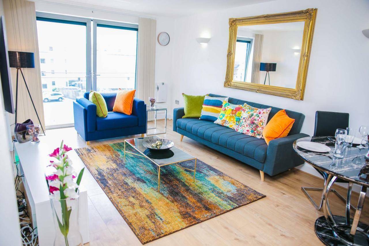 Riverside 2 Bed * London