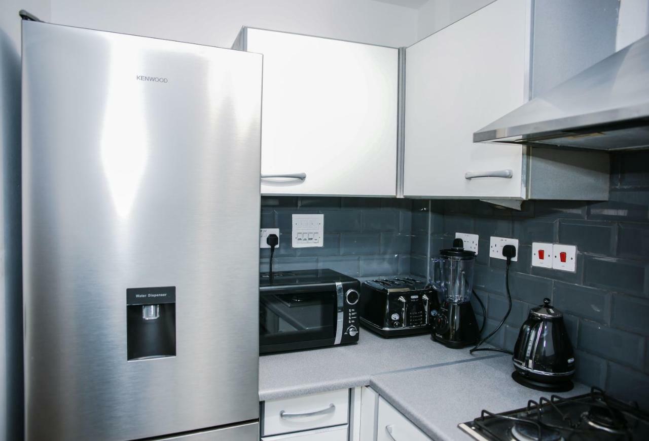 Riverside 2 Bed * London