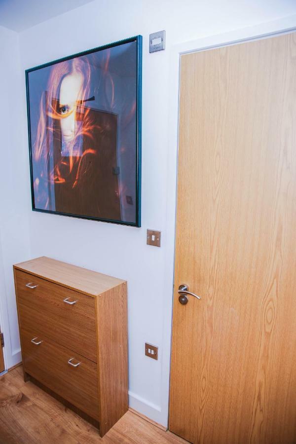 Riverside 2 Bed Apartment