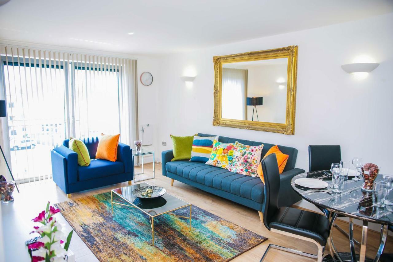 Riverside 2 Bed * London