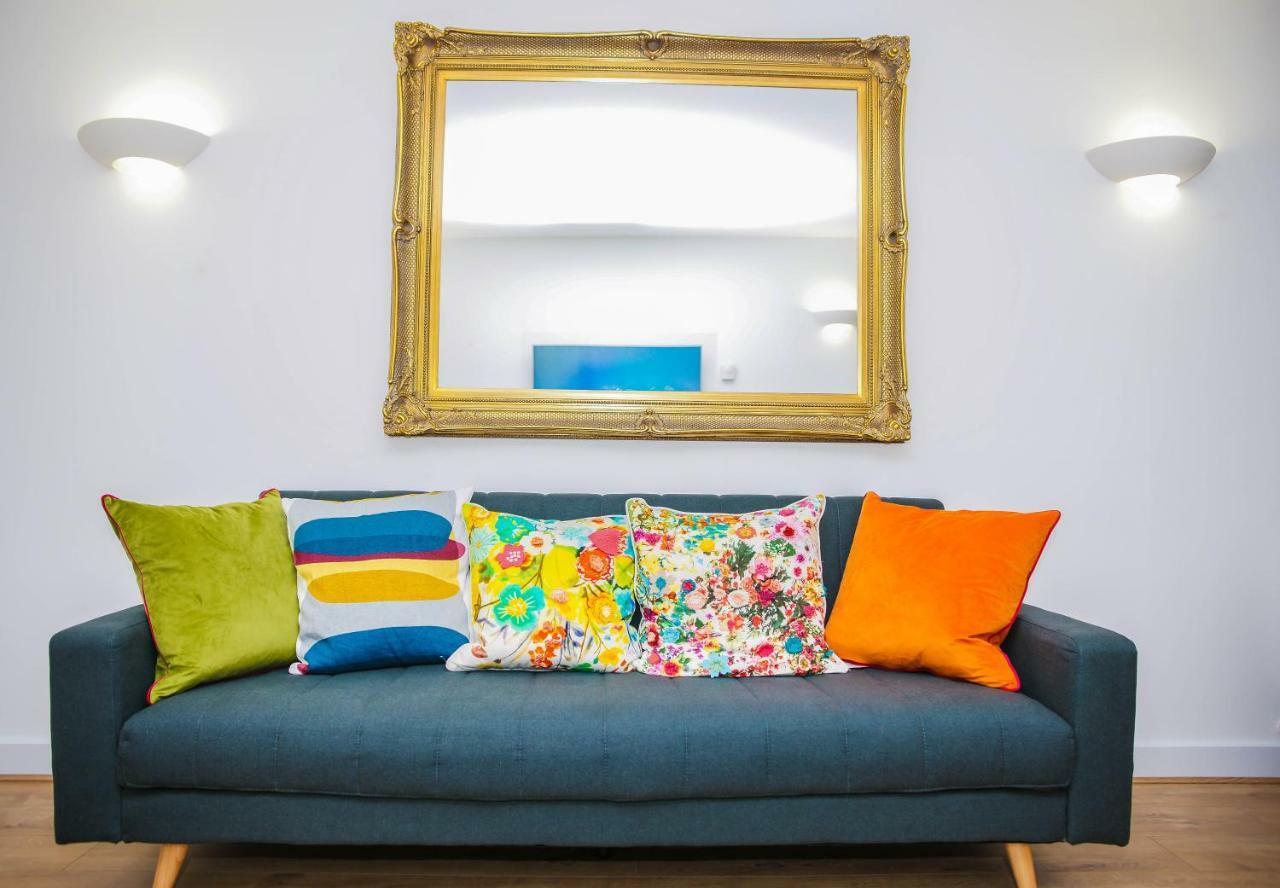 Riverside 2 Bed * London