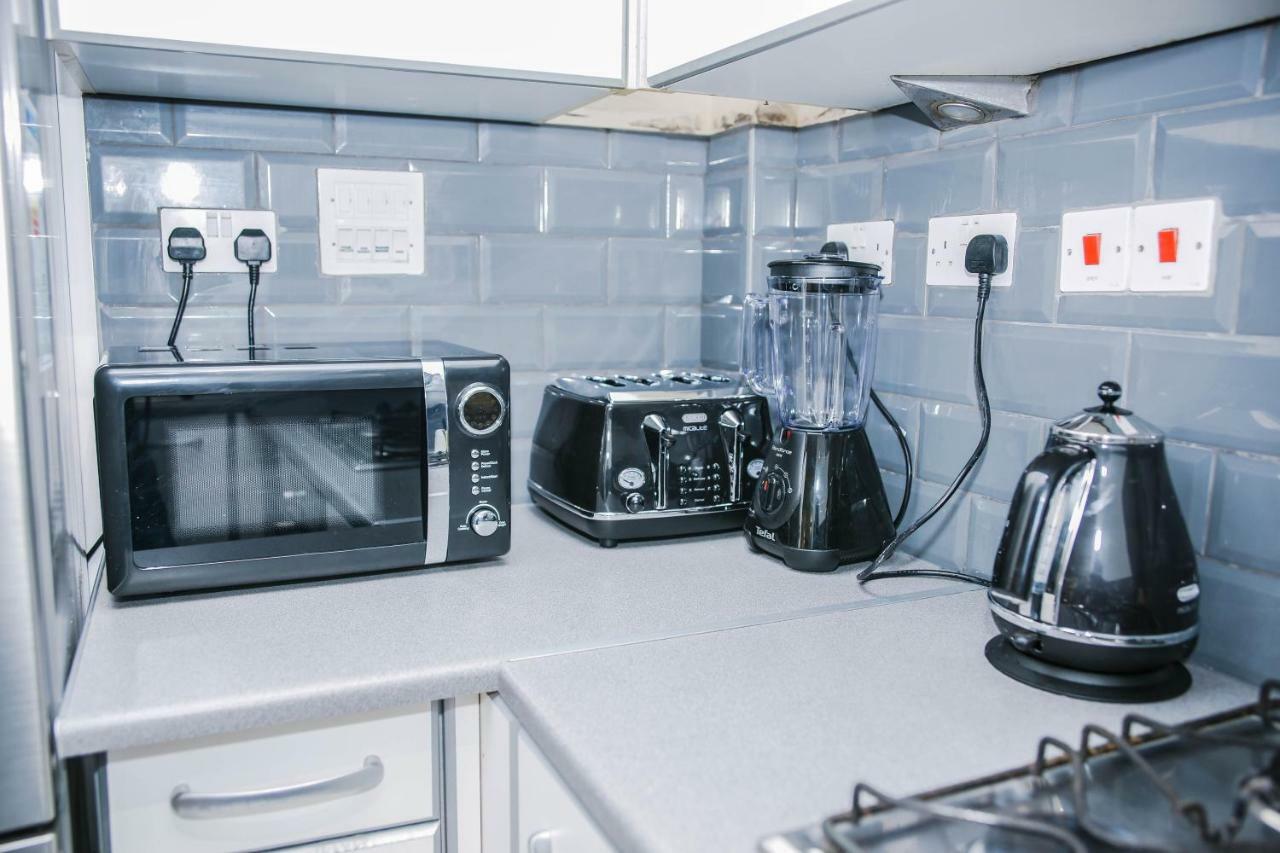 Riverside 2 Bed * London