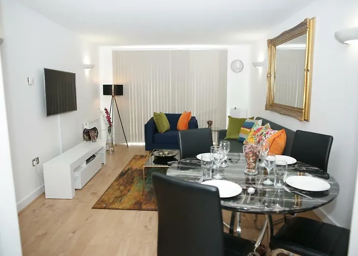 Riverside 2 Bed Apartment
