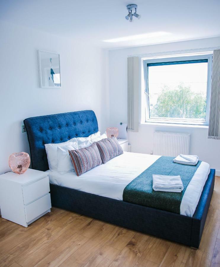 Апартаменты Riverside 2 Bed Лондон